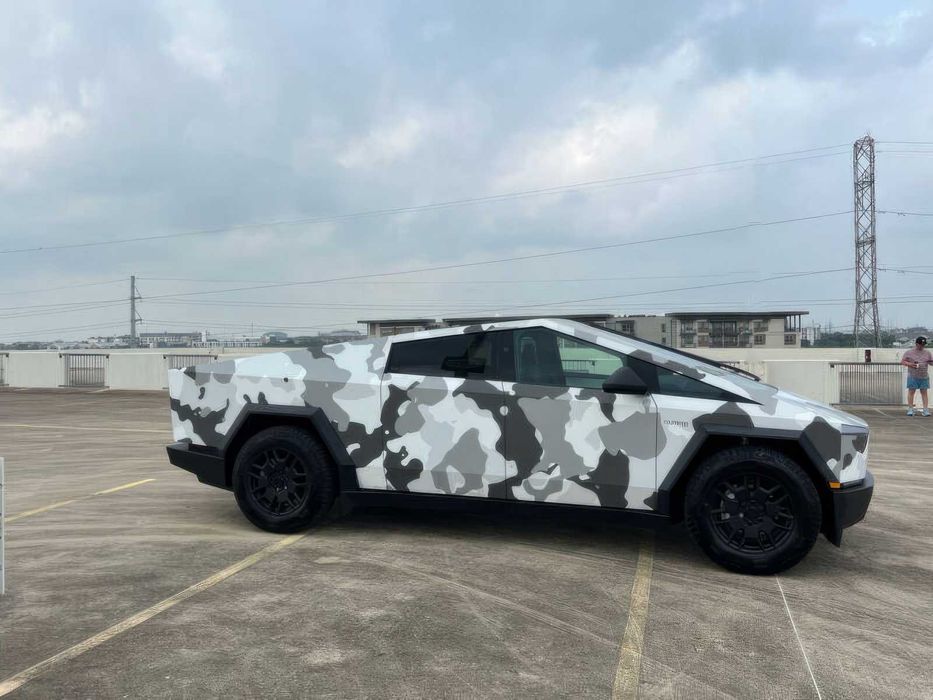 Tesla Cybertruck      2024