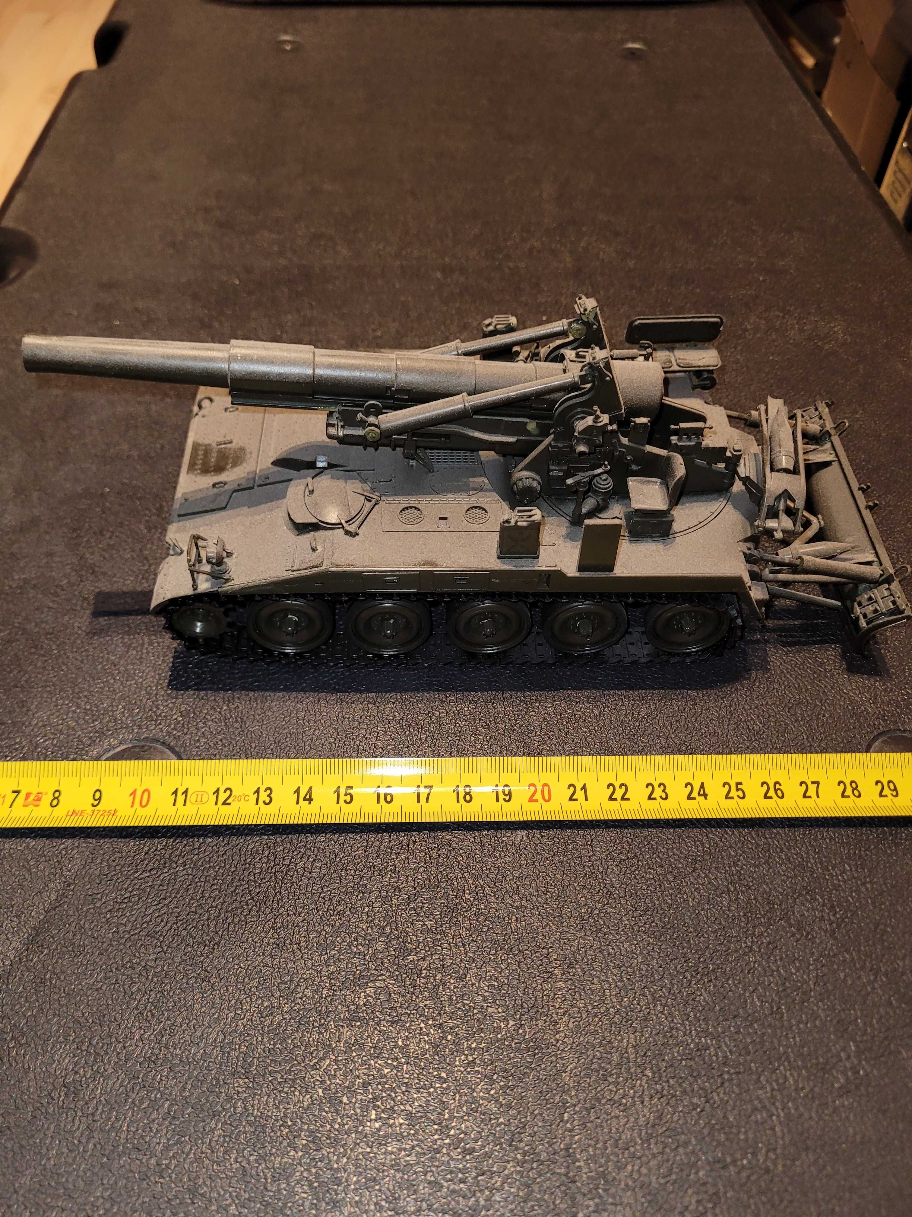 Model amerykańskiej samobieżnej haubicy M110 howitzer