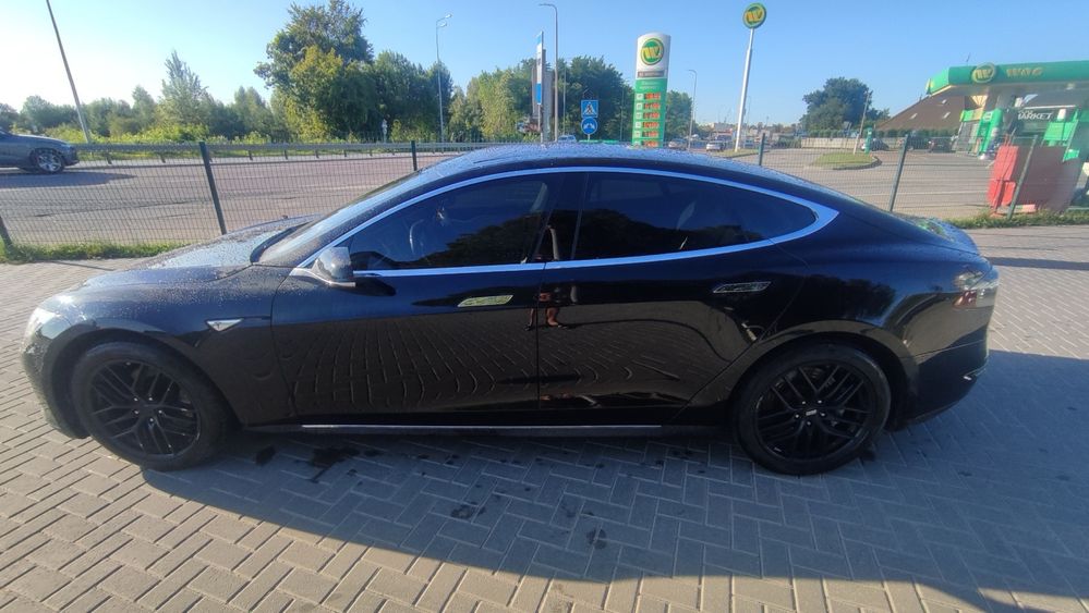 Tesla model S P85D 2014