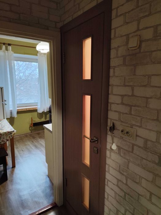 Продаж квартири на середньому поверсі