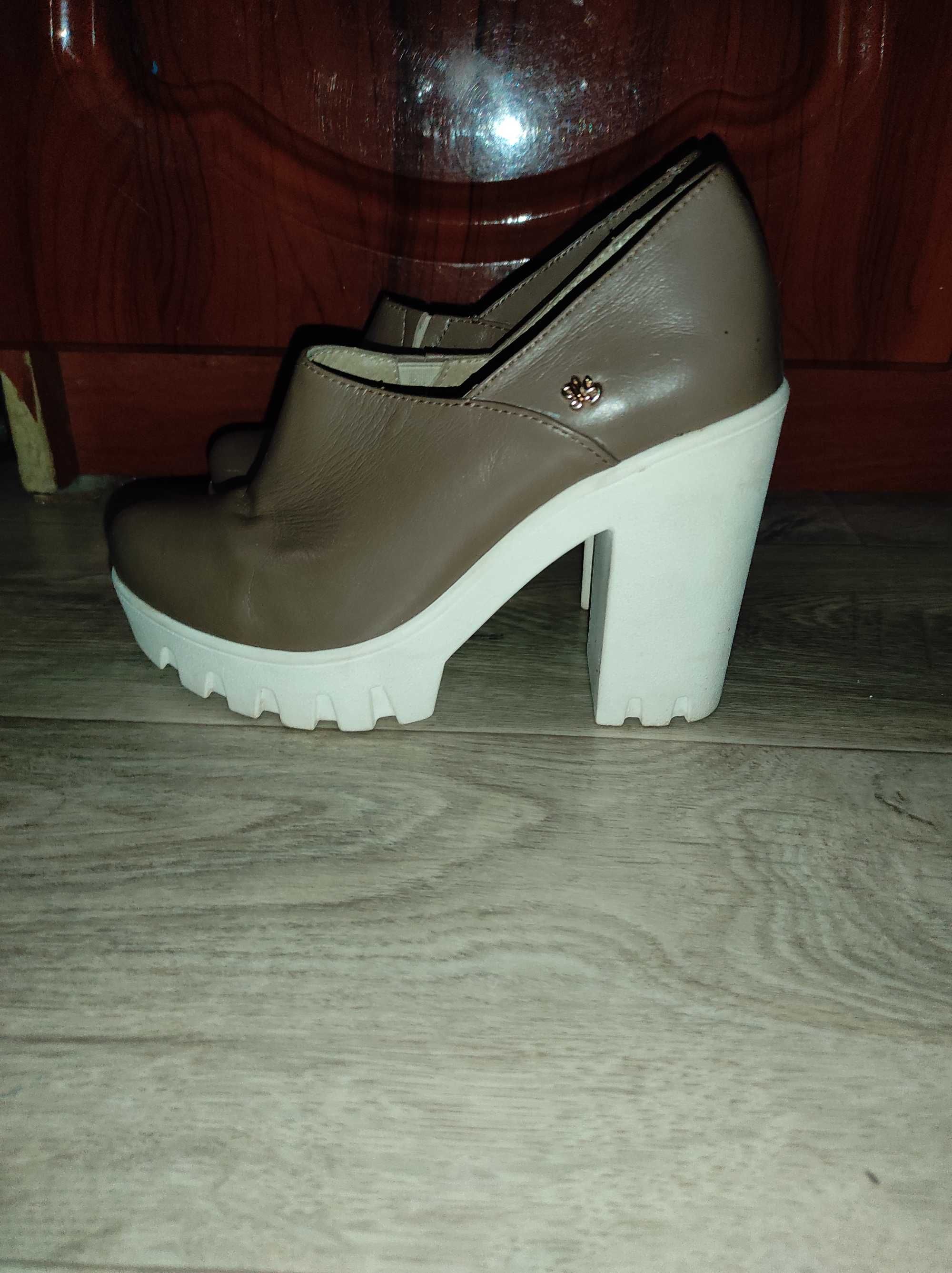 Женские натуральные полуботинки, туфли на каблуке 37р.