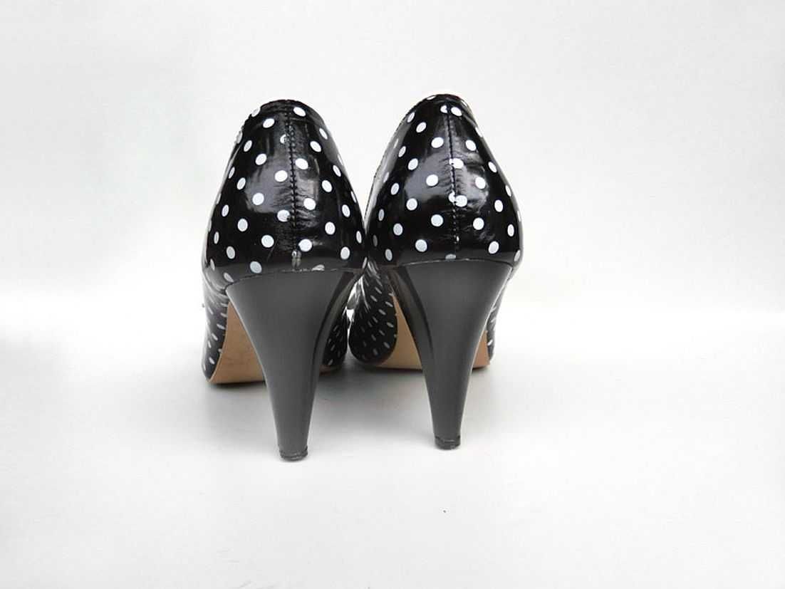 W stylu **Pin-up** roz 37