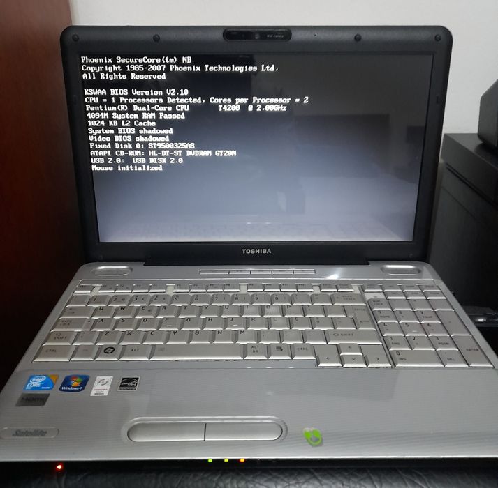 Vendo  Computador Portátil Toshiba (PARA DESOCUPAR)