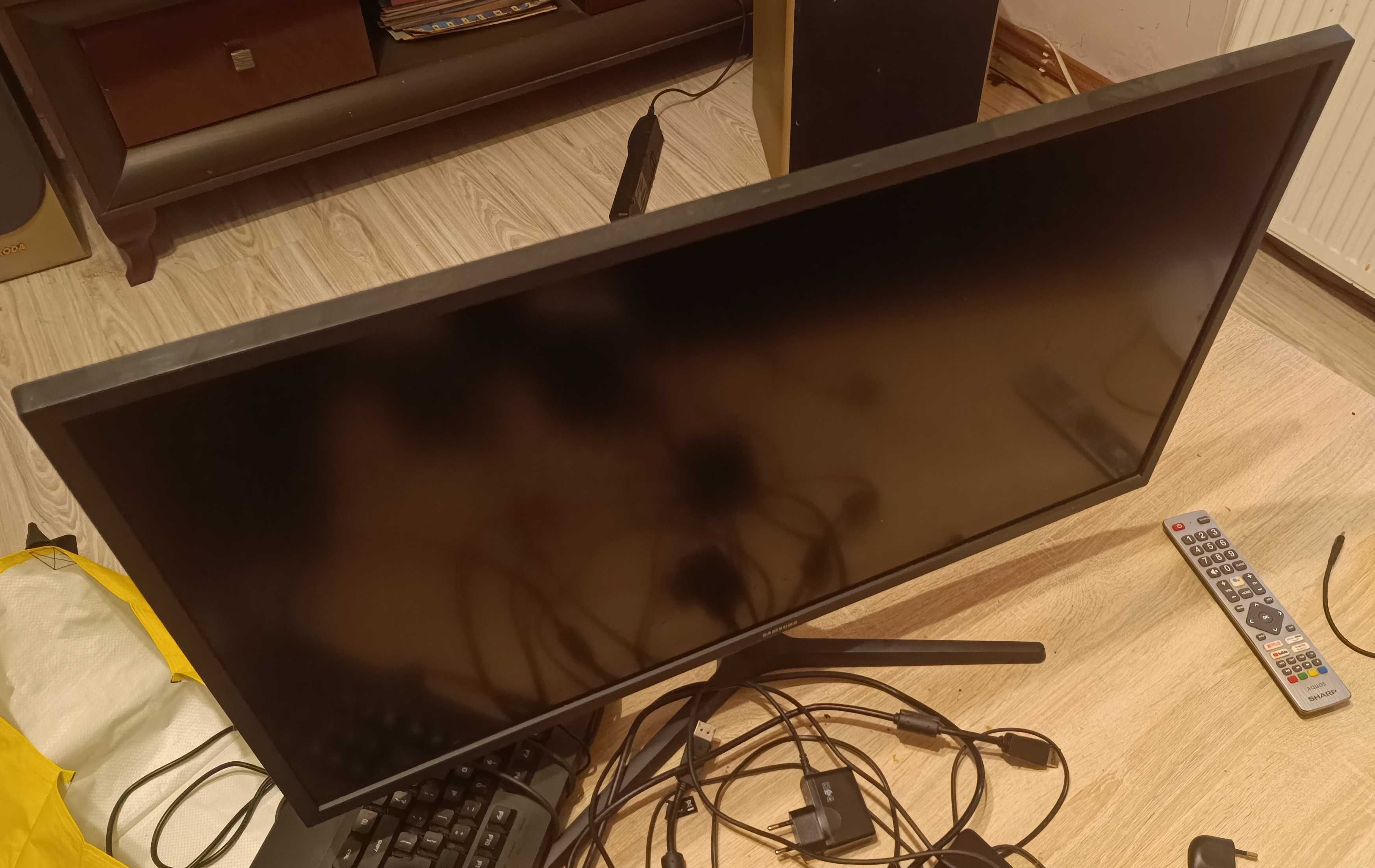 monitor SAMSUNG rozdzielczość 4K 31,5 cala jak nowy pudełko + kabel DP