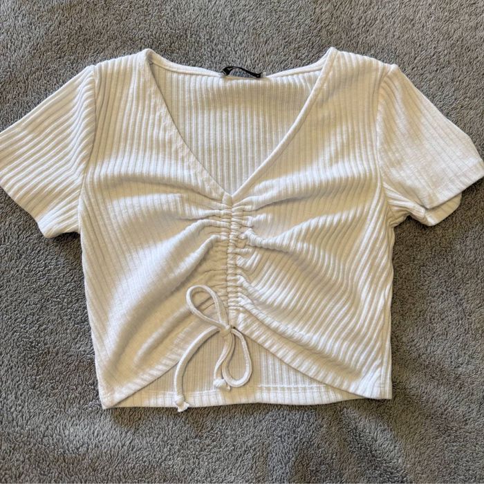 Білий топ на утяжках