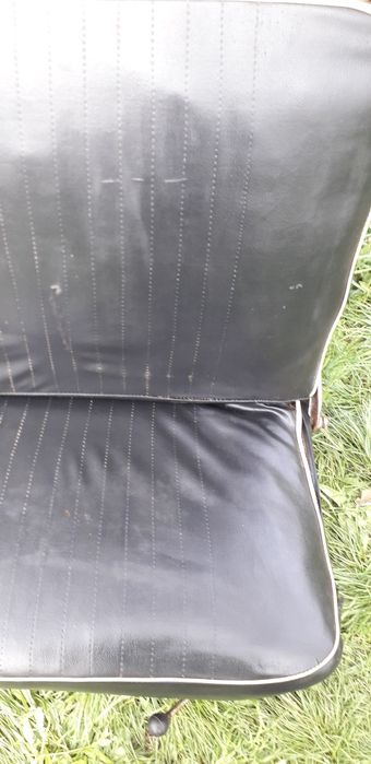 Переднє сидіння до автомобіля ГАЗ 21,у відмінному стані.