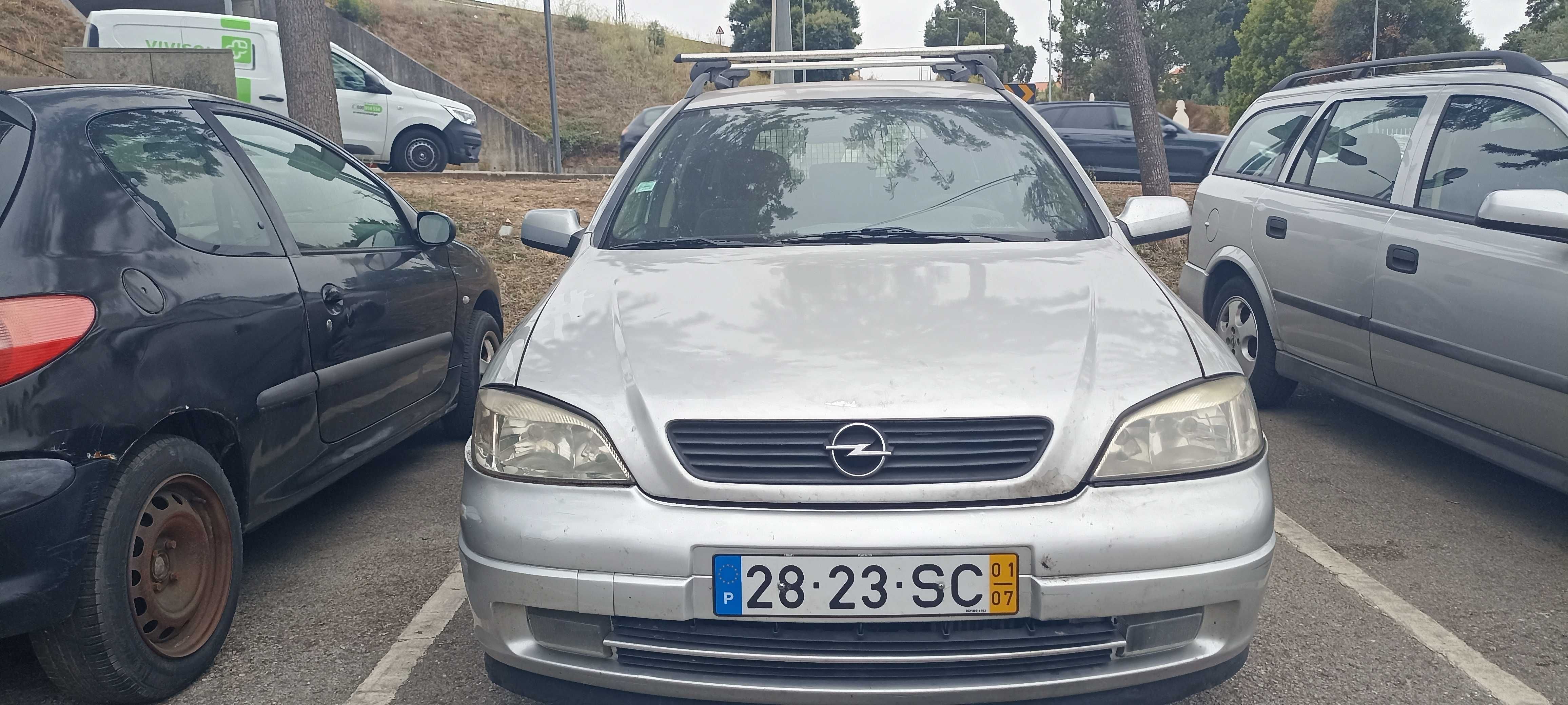 Opel Astra / motor parcialmente desmontado
