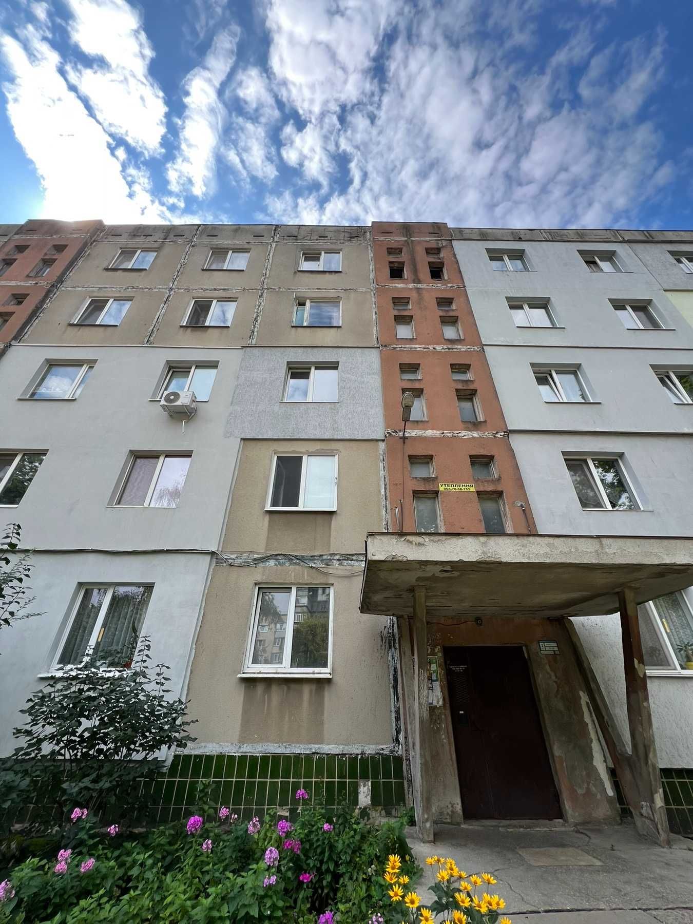 Продам 2-кімнатну чешку на ПОЛОВКАХ
