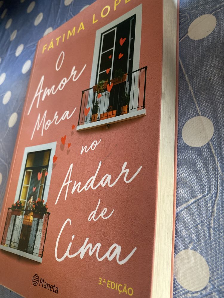 Livro “O amor mora no andar de cima”