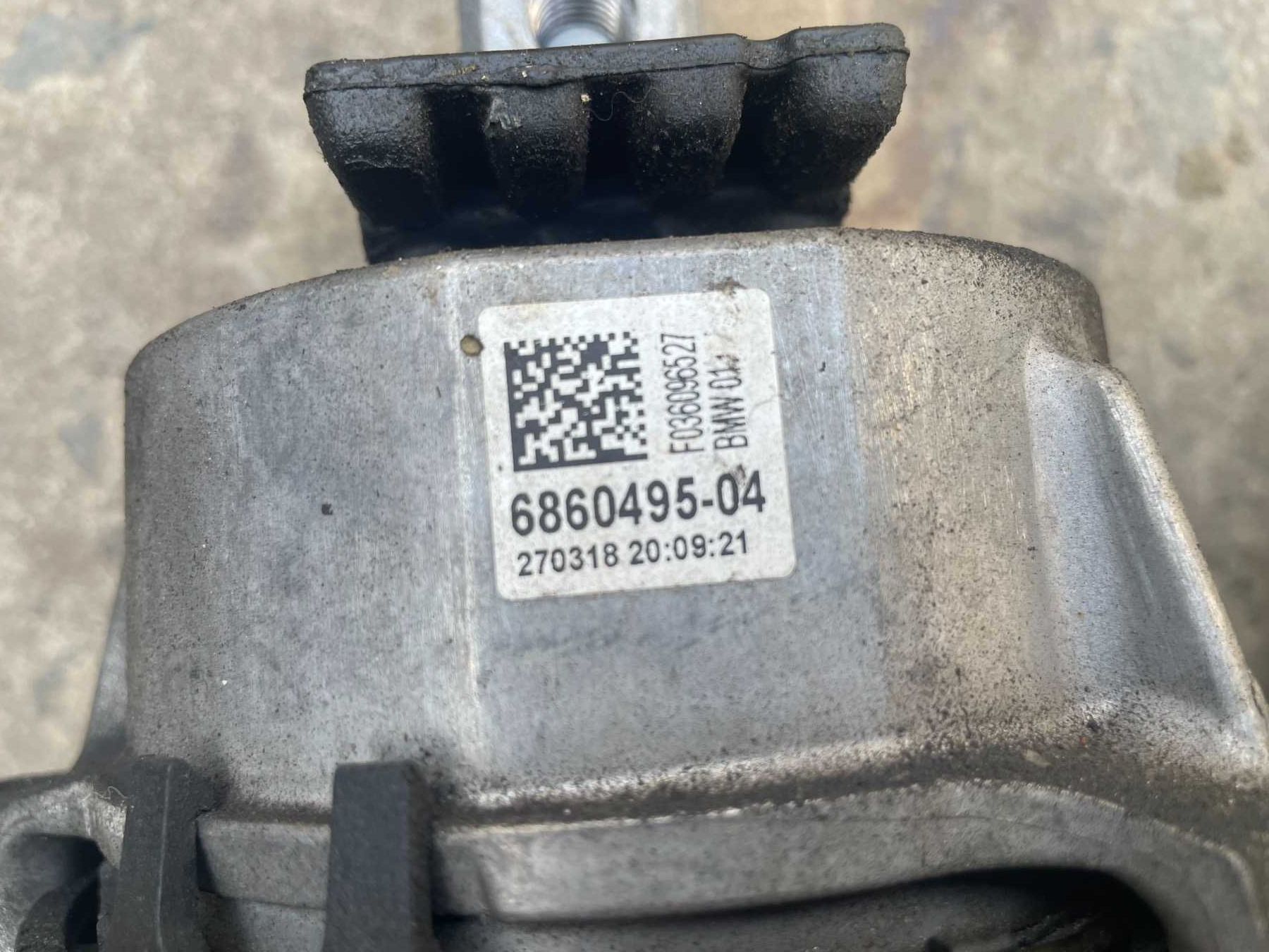 Кронштейн подушка двигуна BMW X3 G01 2.0T AWD 22116860496  22116860495