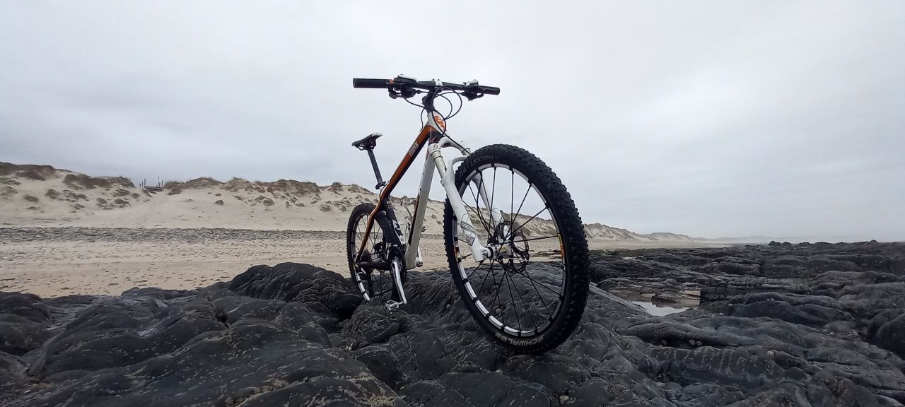 KTM TORYN Master em Carbono