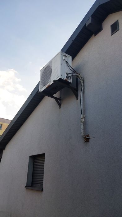 Klimatyzatory.   2 szt