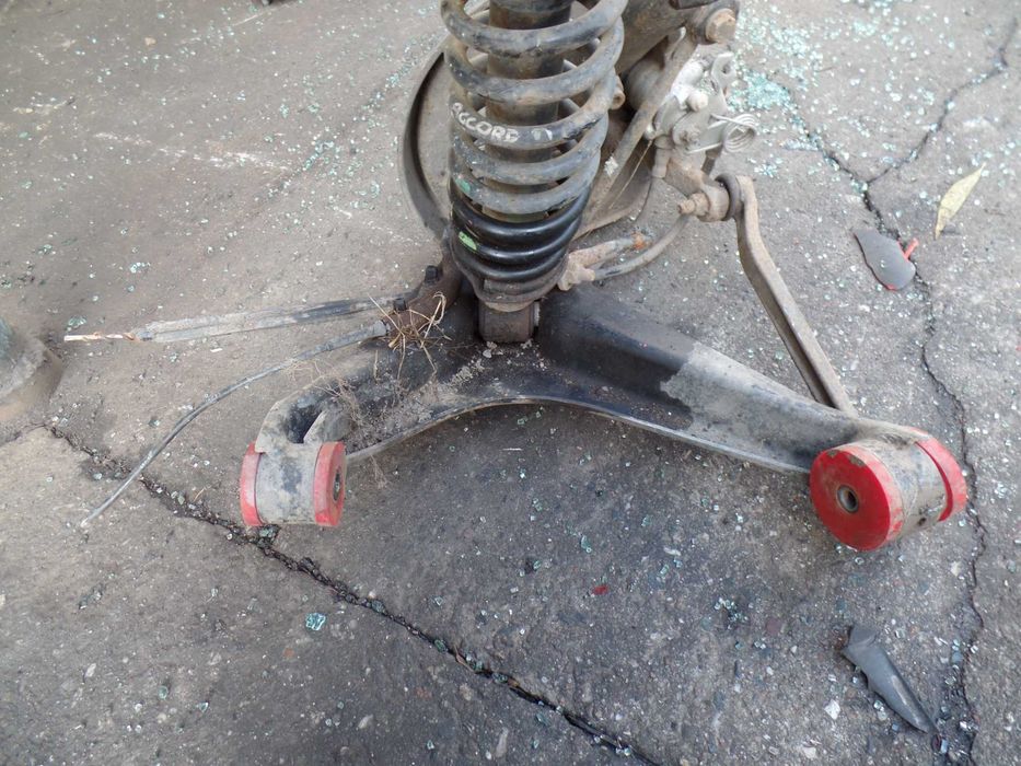 Lis5 Mocowanie amortyzatora audi a4 b5 QUATTRO prawy tylny