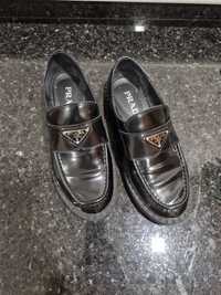 Loafers marca Prada