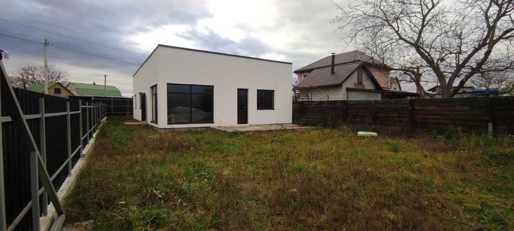 Коттедж з бомбоупорним дахом в Любимовке (Гуровщина) – 15 км от Киева!