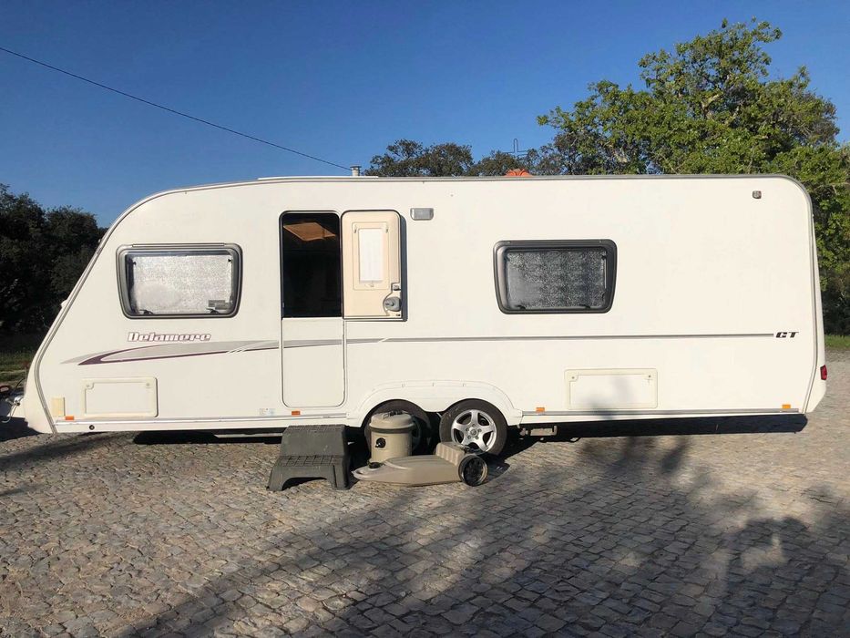 caravana Swift de eixo duplo