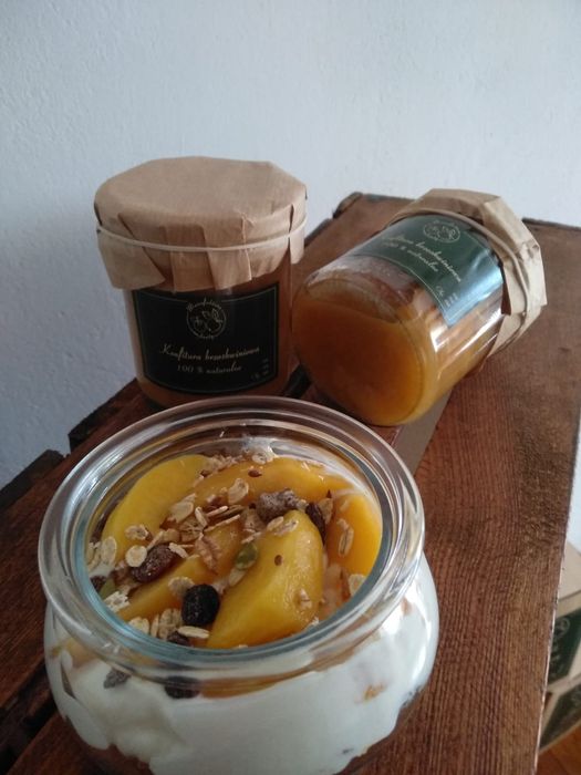 Tłoczony sok jabłkowy, jabłka, sliwki, przetwory, dzemy