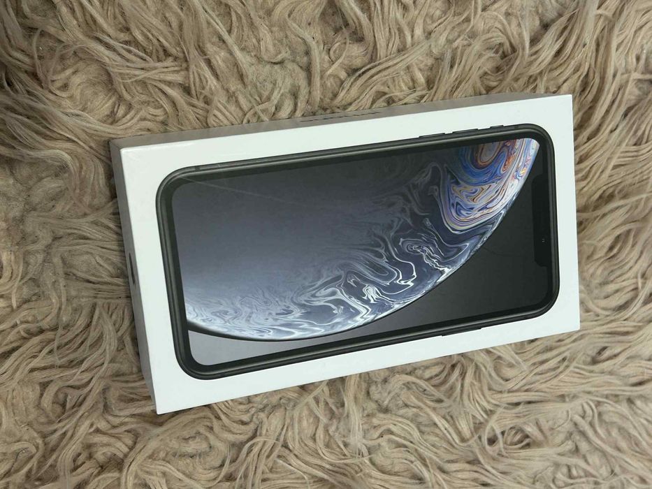 iphone XR + 9 caseów