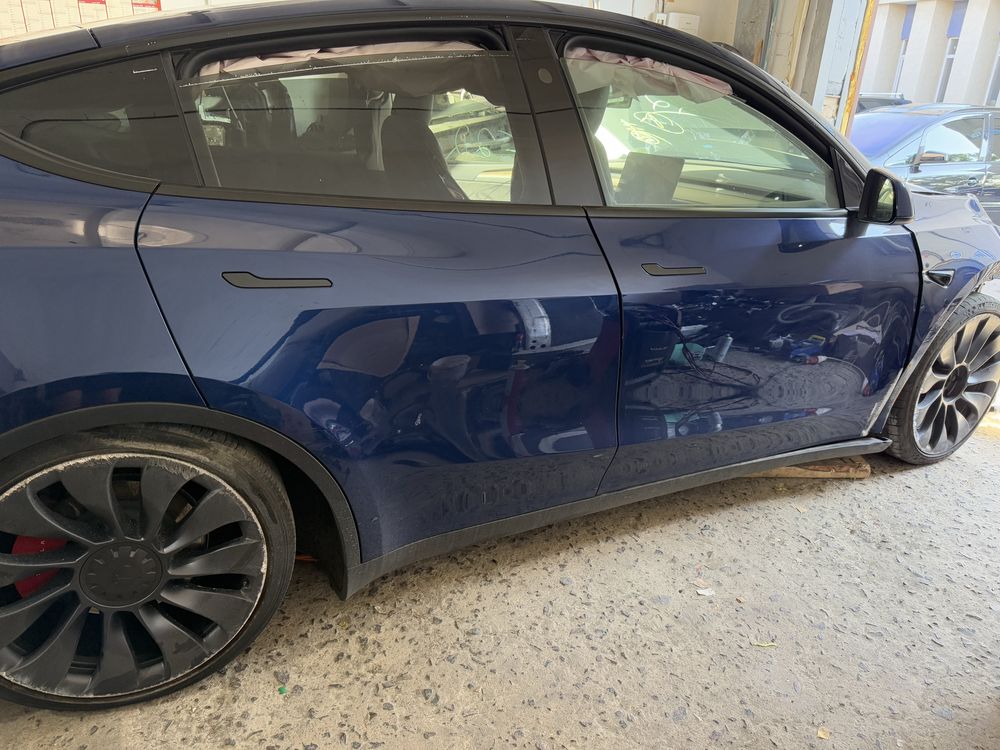 Tesla Model Y MY МЮ Двері Двери Дверь Дверка передня задня. РОЗБОРКА
