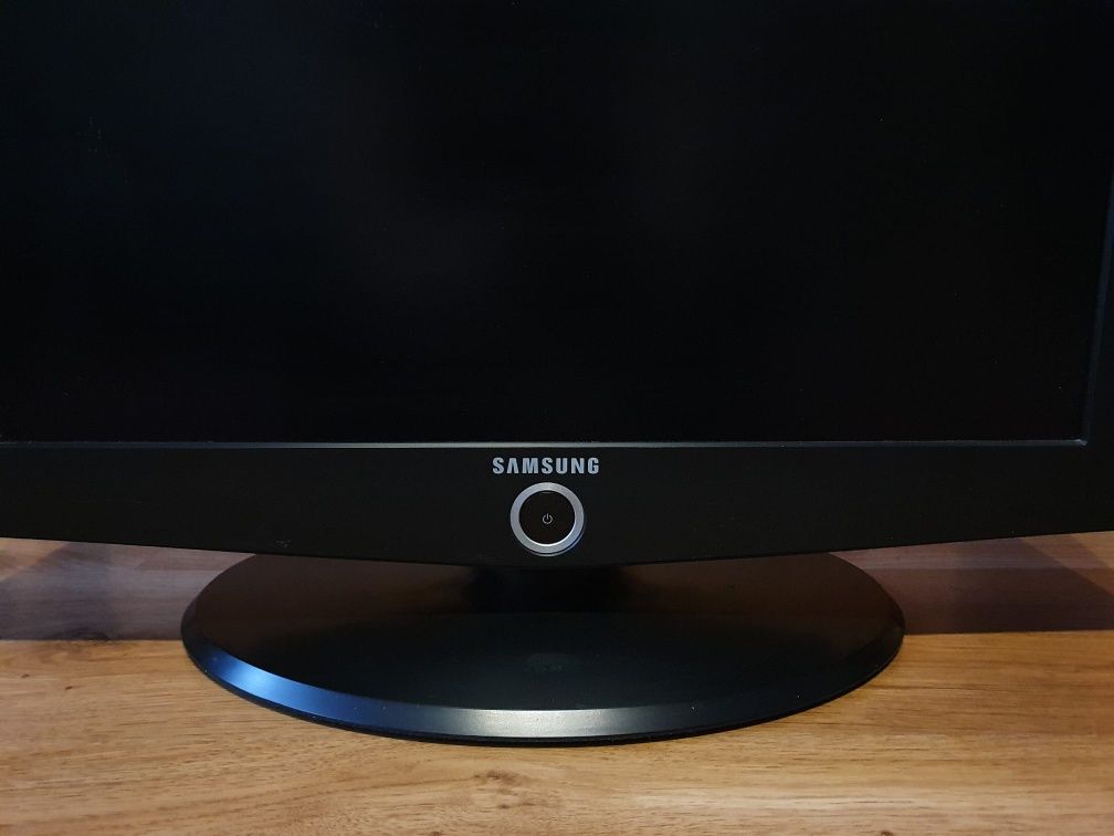 Telewizor samsung LCD  32 cale model LE 23T51BX