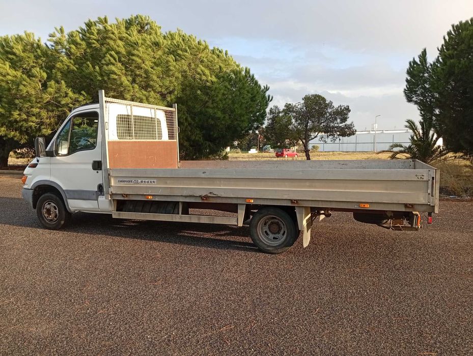 Aluguer de carrinha de caixa aberta, 4,70m comprimento, 2,25m largura