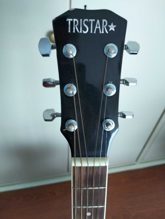 Guitarra eletroacústica folk