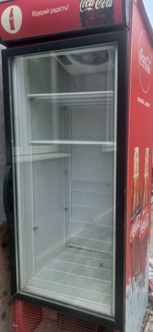 Продам Холодильник витрина
