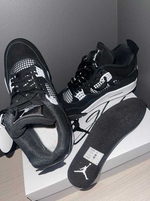 "koszykówki "Jordan_4_Retro_White_Thunder_Roz.40