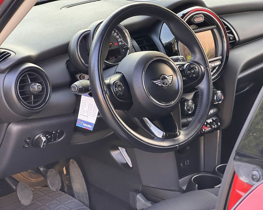 MINI One D Volcanic Orange, vibrante e Espírito Jovem - 5portas
