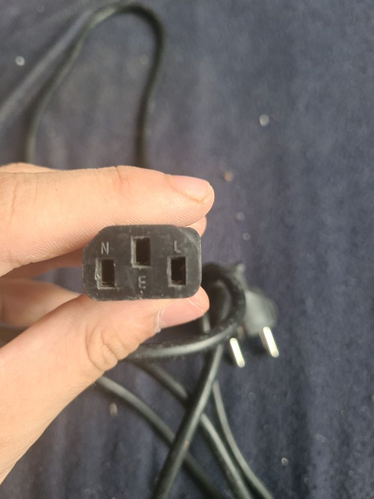 Kabel zasilający do komputera stacjonarnego
