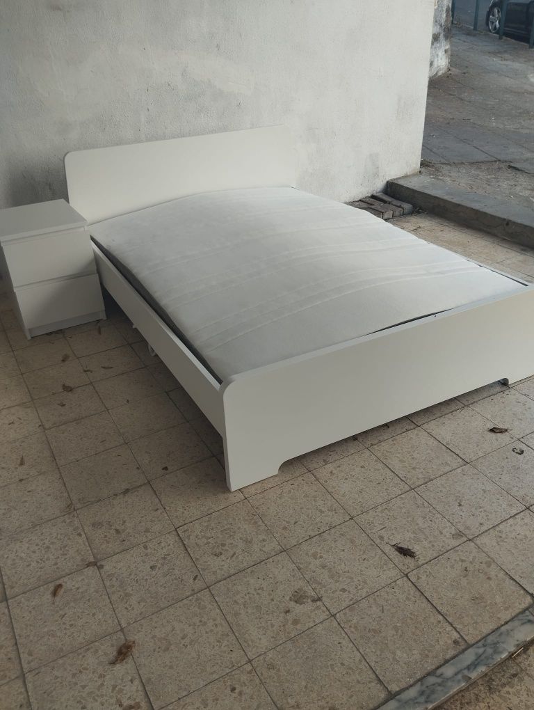 Cama casal  ikea 140/200