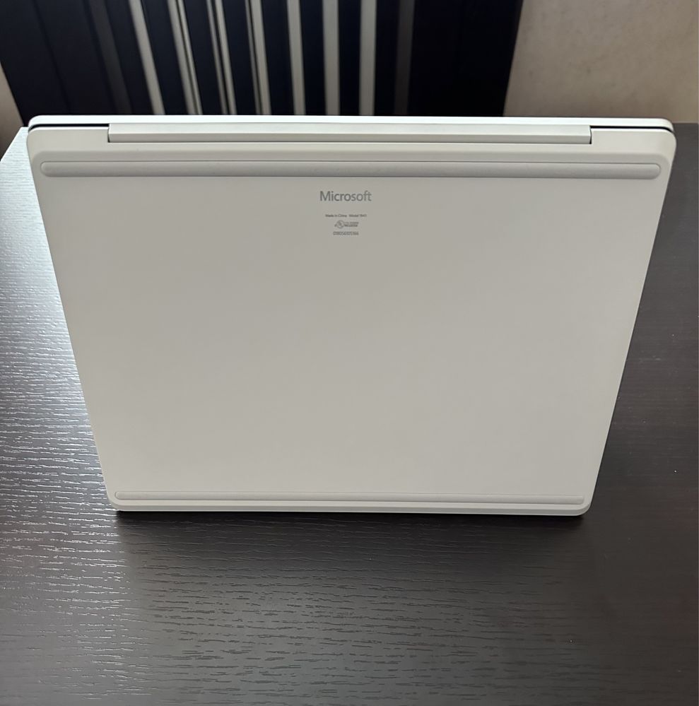 Microsoft Surface laptop go/ i5-1035G1/ 8GB/ 128GB SSD/ UHD Graphics