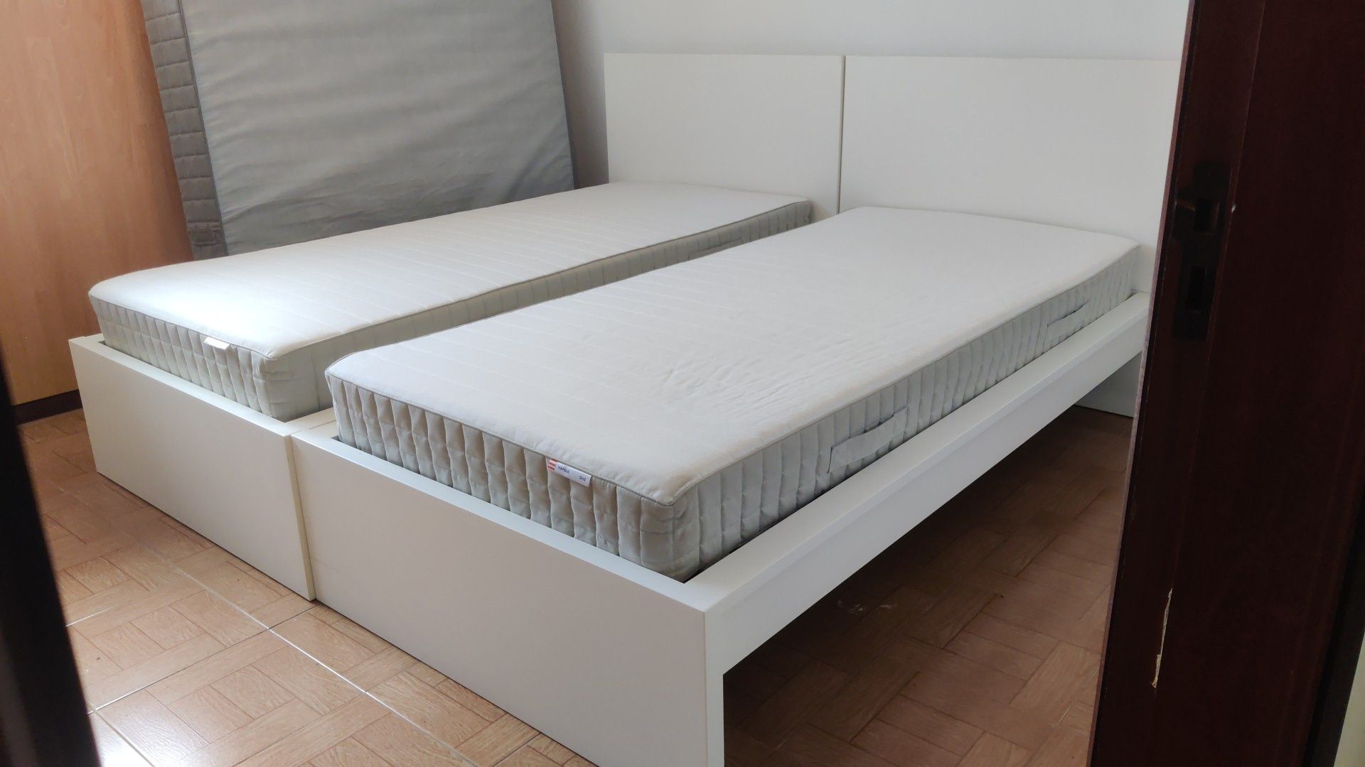 Cama Malm individual com colchão