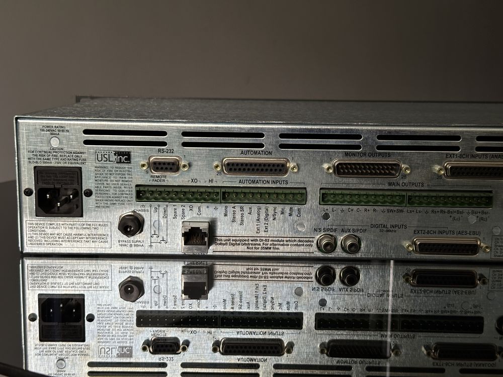 QSC USL JSD-80D Cyfrowy i analogowy procesor kinowy