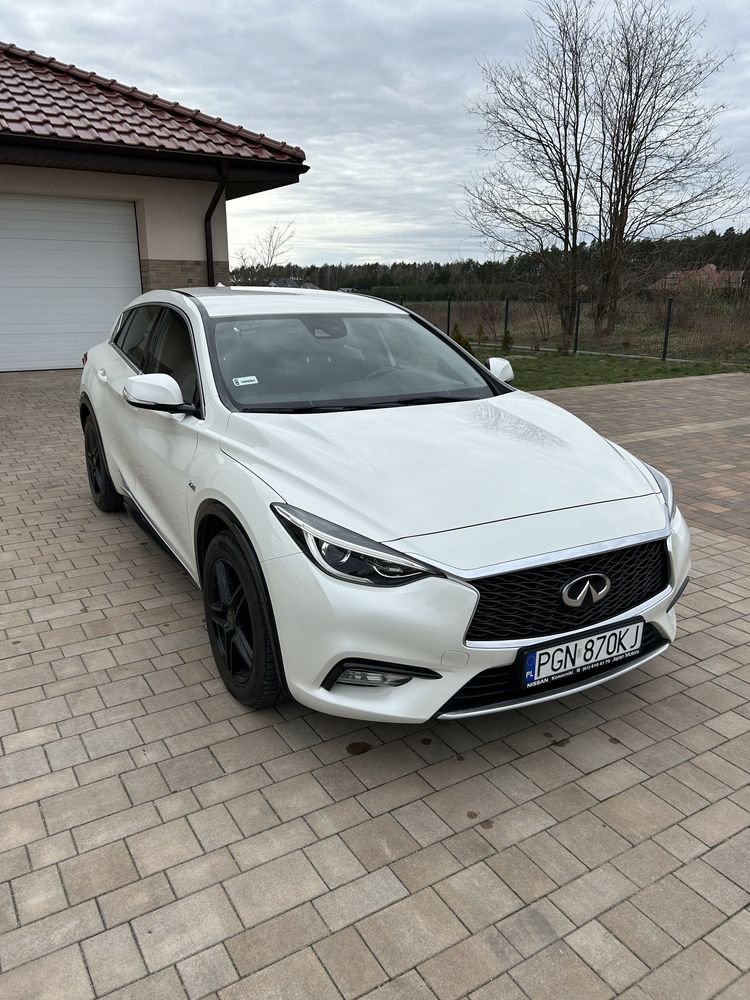 Infiniti Q30 salon PL