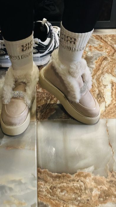 Продам нові жіночі ботики