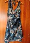 Vestido acetinado.