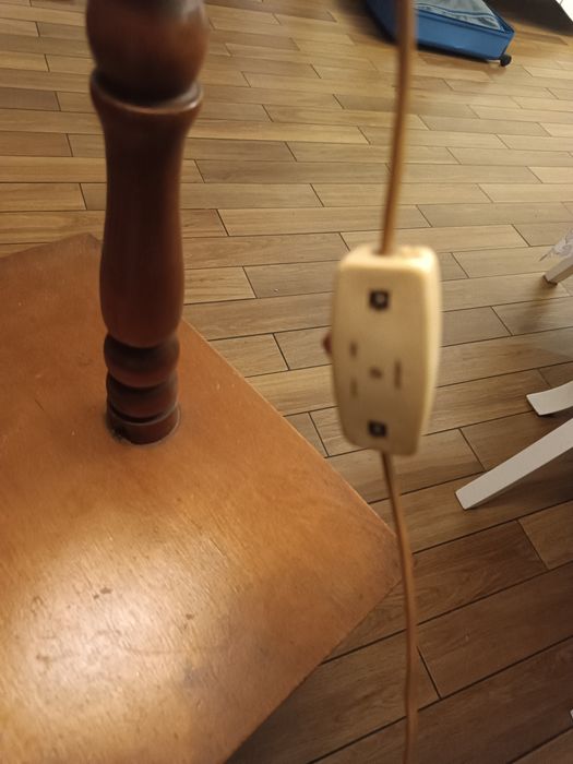 Retro lampa podłogowa z kloszem i stolikiem – vintage, lata 70/80