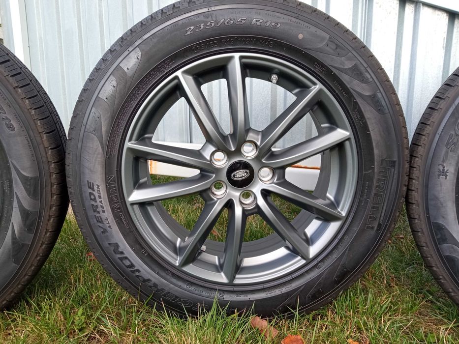 Koła Land Range Rover 19cali opony wielosezonowe Pirelli 235/65R19