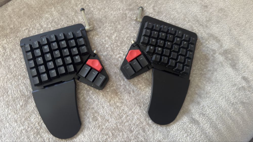 Teclado Moonlander Mark I – Mecânico, Ergonomico, RGB | Como Novo