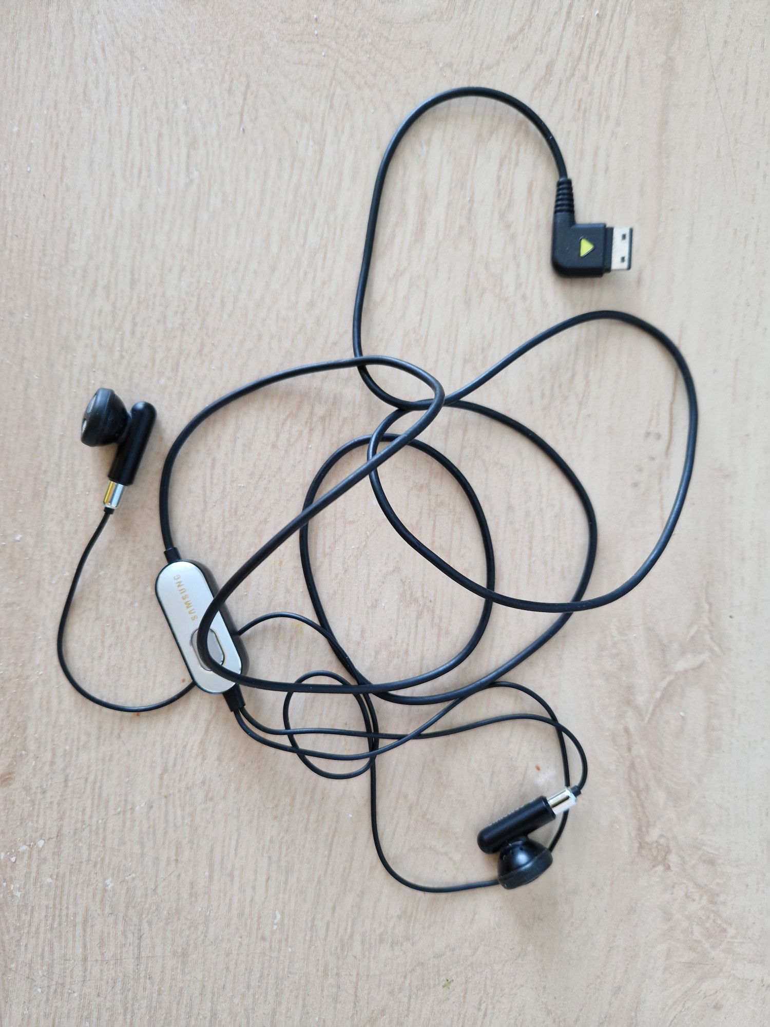 Słuchawki SAMSUNG- stary typ (sprawne,używane)