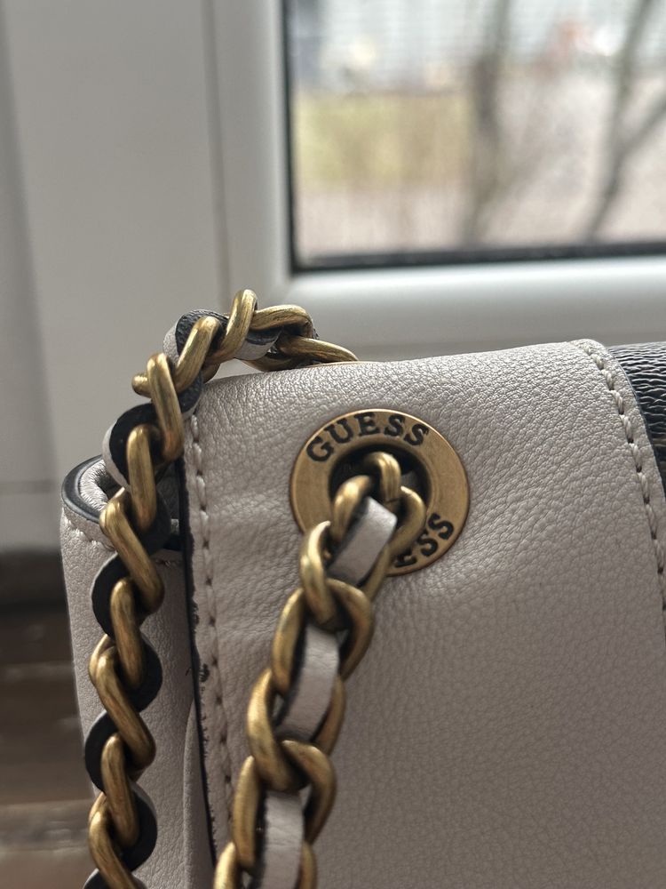 Продам сумку Guess