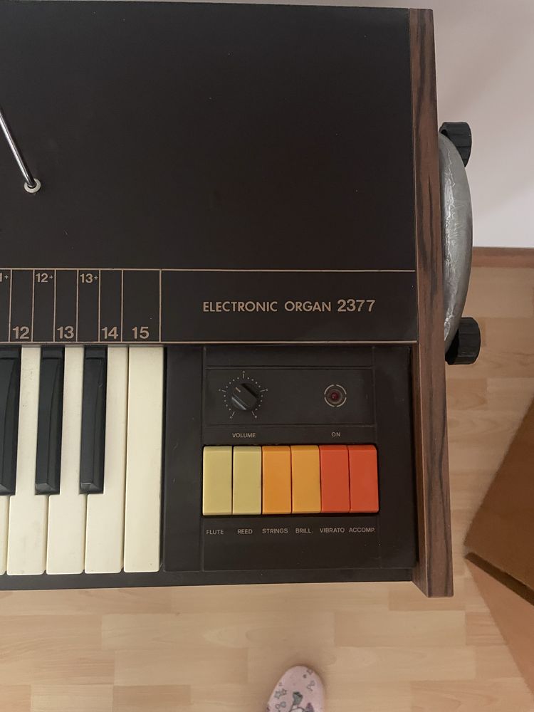 Orgao teclado vintage