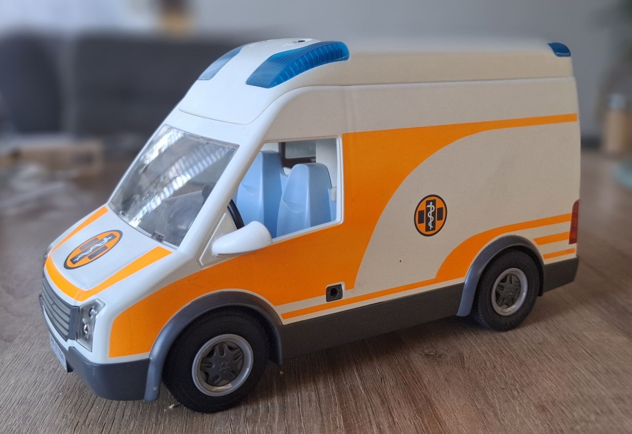 Playmobil karetka 70049 + światełka