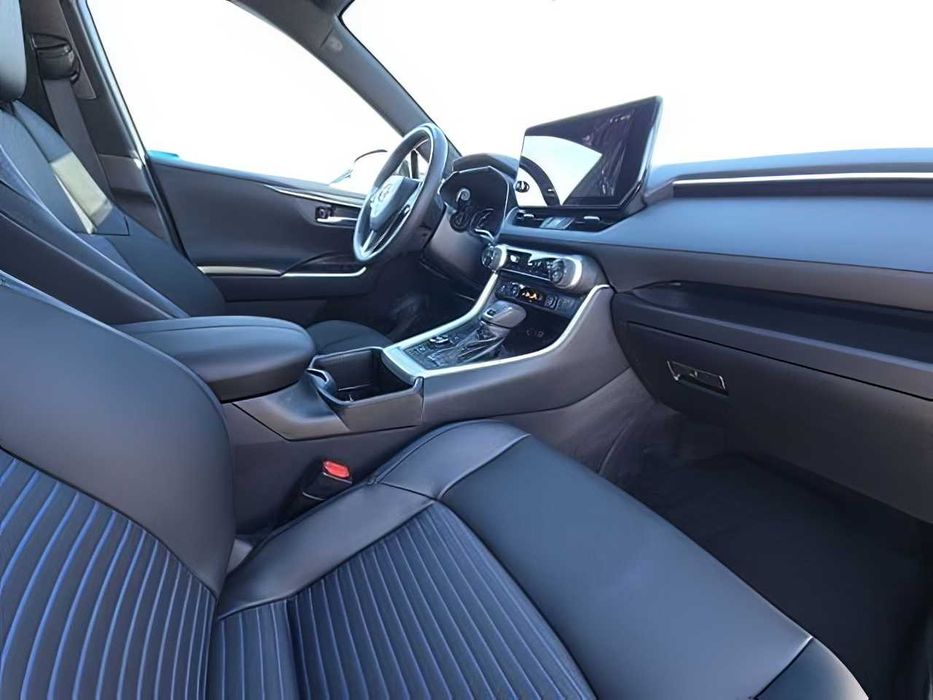 Toyota RAV4      2024