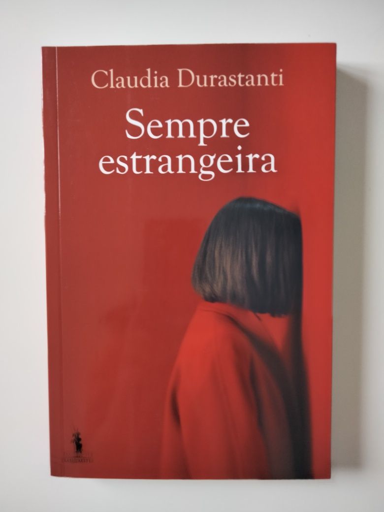 NOVO • Sempre Estrangeira, de Claudia Durastanti