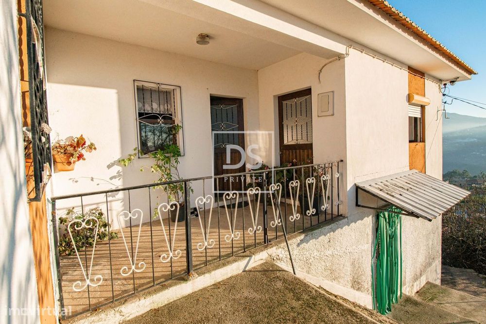 Propriedade Rústica com Duas Casas e Terreno de Cultivo em Marco de Ca