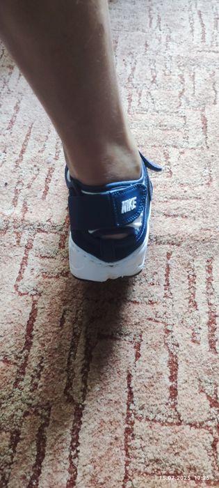 Продам сандали Nike air