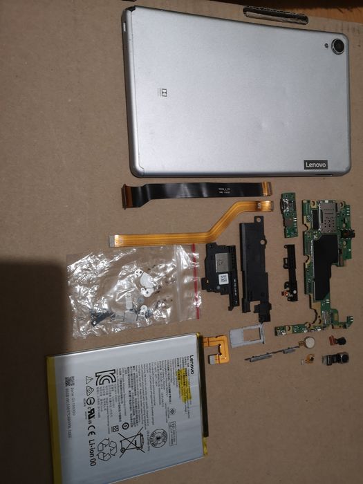 Продам  Lenovo Tab M8