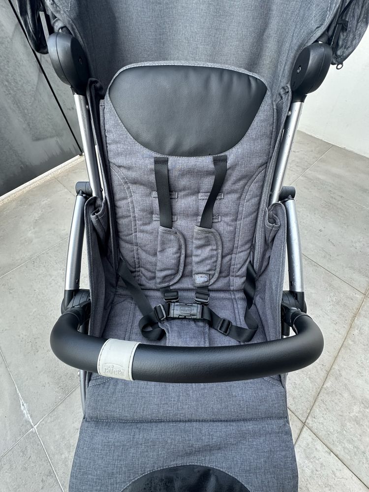 Carrinho passeio Chicco Goody cinza